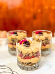 Postres crocante de nuez y frambuesa